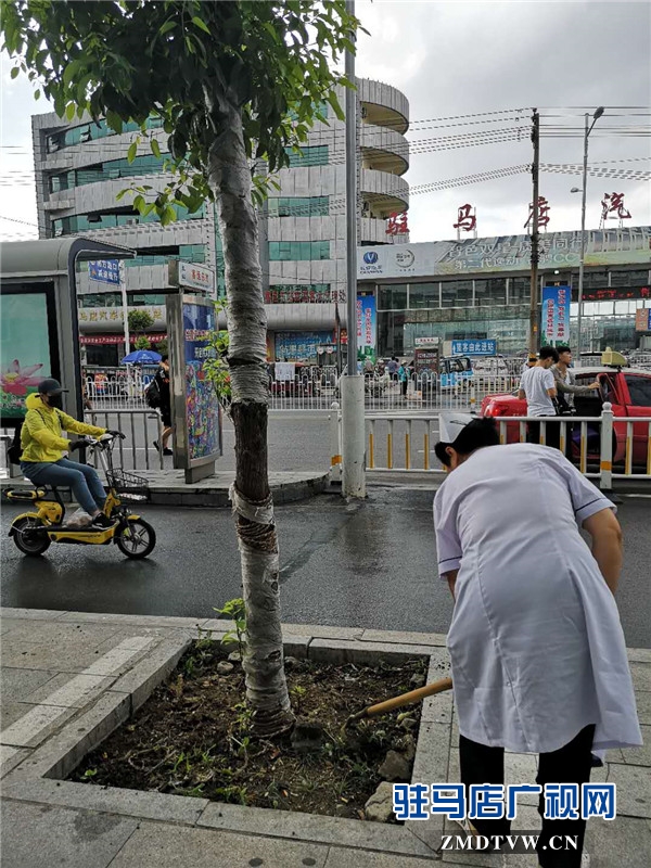 駐馬店民生醫(yī)院積極參與市中心城區(qū)“星期五環(huán)境清潔日”活動(dòng)