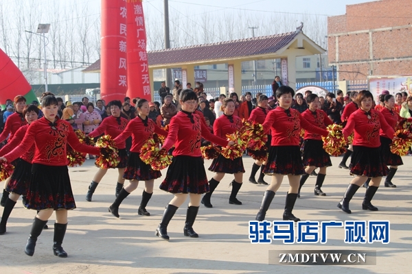 汝南縣舉行慶祝改革開放40周年美麗鄉(xiāng)村廣場(chǎng)舞展演