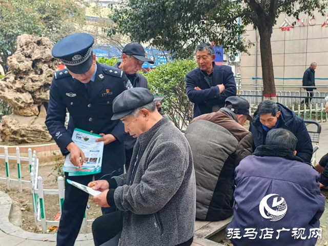 泌陽(yáng)縣公安局：禁毒宣傳進(jìn)公園 警民共建防“毒”墻