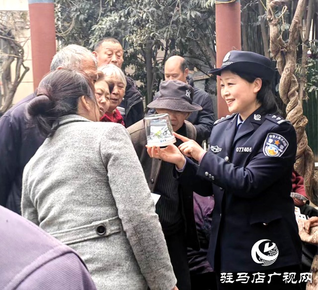 泌陽(yáng)縣公安局：禁毒宣傳進(jìn)公園 警民共建防“毒”墻