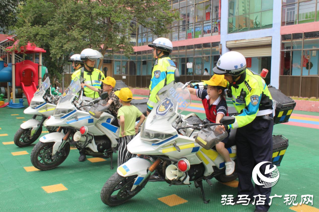 迎“六一”送平安 平輿交警開(kāi)展交通安全進(jìn)校園活動(dòng)